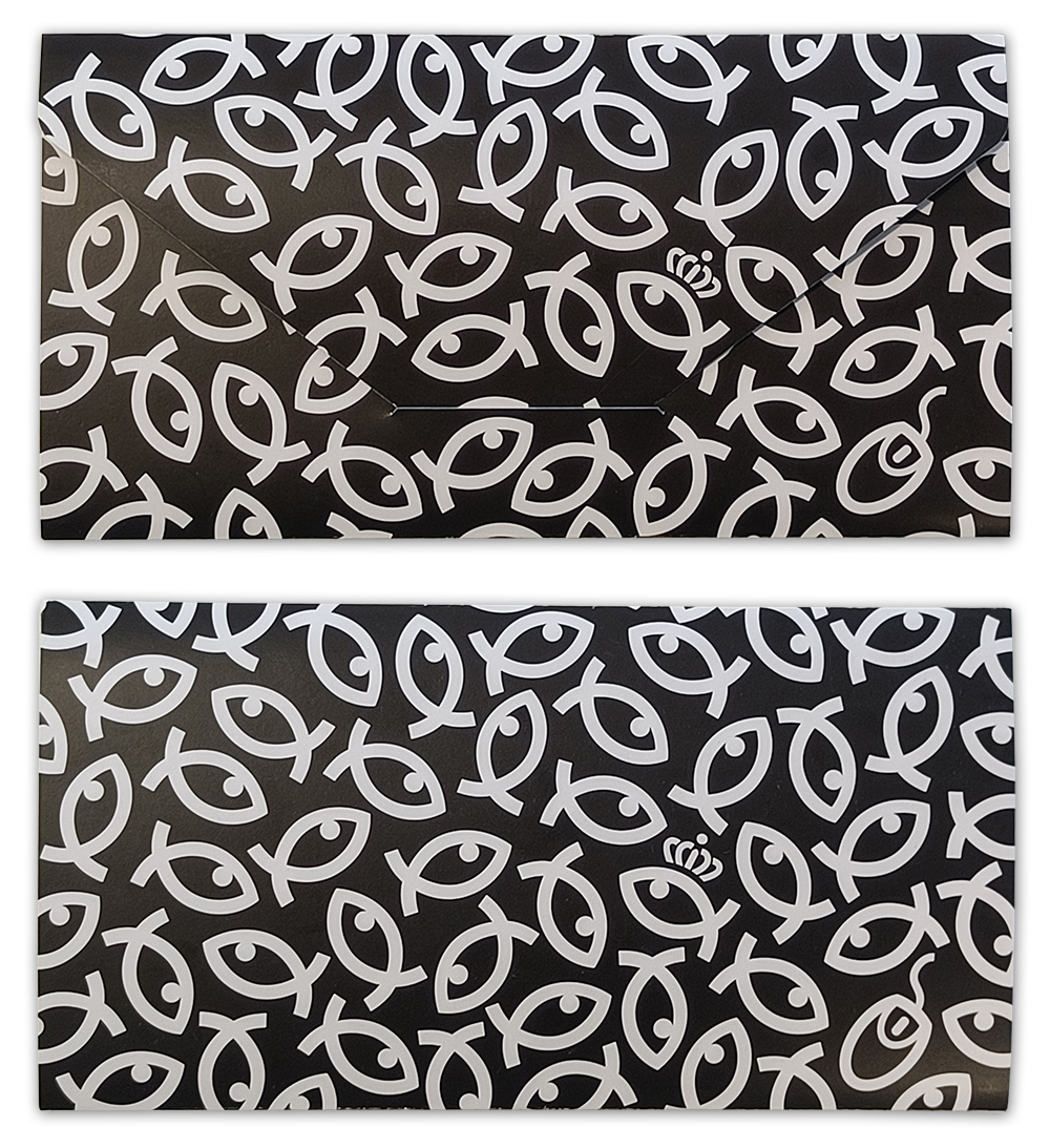 Buitenkant dichtgevouwen mapje voor cadeaukaarten